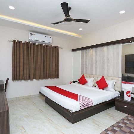 Oyo 15861 Hotel Shivganga Comfort Zone Rāipur Extérieur photo