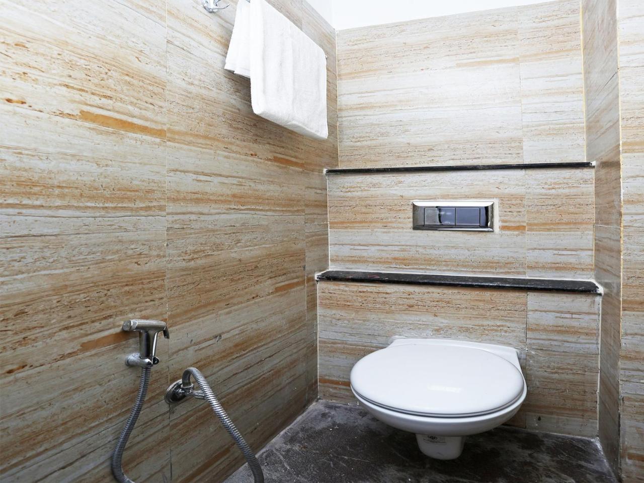 Oyo 15861 Hotel Shivganga Comfort Zone Rāipur Extérieur photo