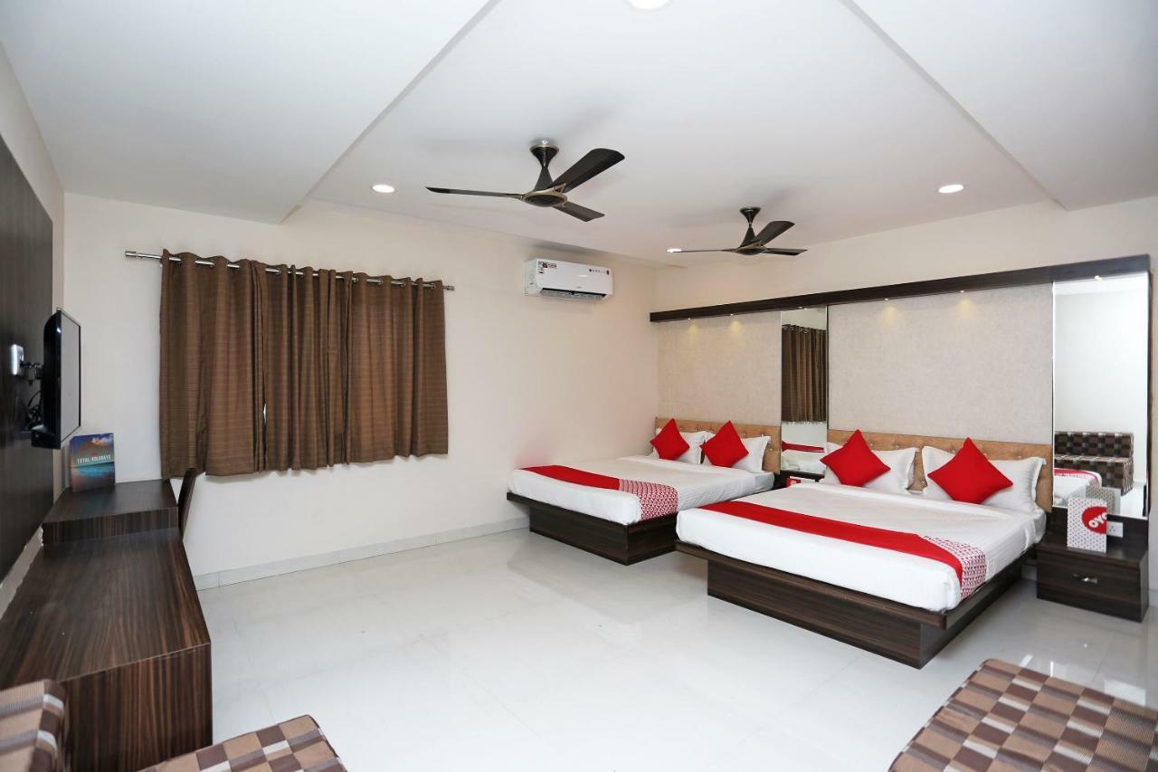 Oyo 15861 Hotel Shivganga Comfort Zone Rāipur Extérieur photo