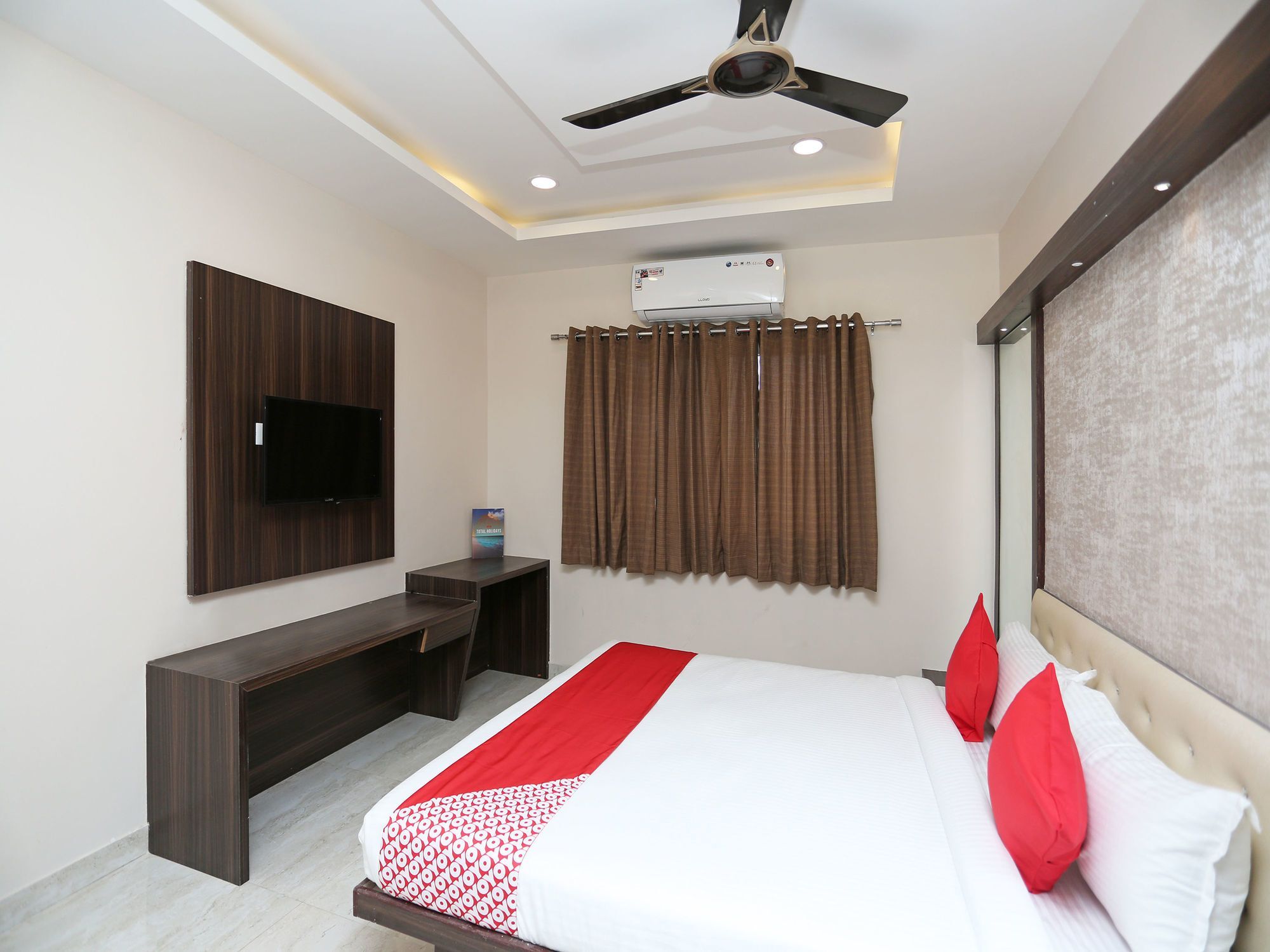 Oyo 15861 Hotel Shivganga Comfort Zone Rāipur Extérieur photo
